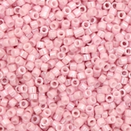 Miyuki Perlen delica's 11/0 Opaque luster rosewater DB-1907