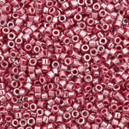 Miyuki Perlen delica's 11/0 Opaque luster cadillac red DB-1564