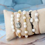 Schmucksets Stilvolle und trendige Armbänder mit Süßwasserperlen