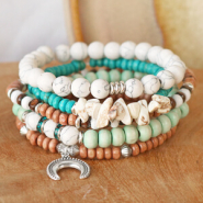 Schmucksets Herstellung schöner Armbänder mit Holzperlen