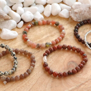 Schmucksets Stilvolle Schmuckinspirationen mit modischen Natursteinperlen