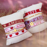 Schmucksets Fertigen Sie trendige Armbaender aus der einzigartigen Kollektion Schmuckbaendern mit Text