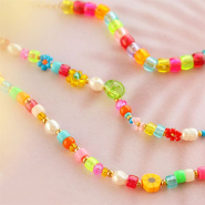 Schmucksets So kreieren Sie Schmuck mit Acrylperlen in den Farben des Sommers