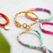 Schmucksets So kombinieren Sie elastische Ibizabänder gesteppt mit Tube Edelstahlperlen zu trendigen Armbändern