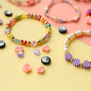 Schmucksets Trendiger Armschmuck aus Polymer- und Acrylperlen