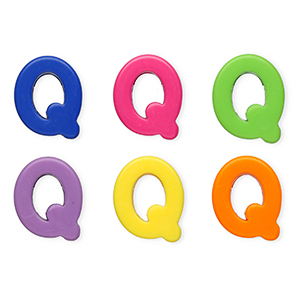 Buchstaben Perlen aus Acryl Q Multicolour