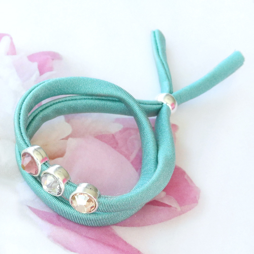 Trendy und universelle Armb&auml;nder, die Sie auch als Haarband verwenden k&ouml;nnen aus gestepptem Elastik Band Ibiza!