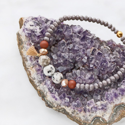 Verfolgen Sie den Trend: prachtvollen Schmuck mit Naturstein Perlen