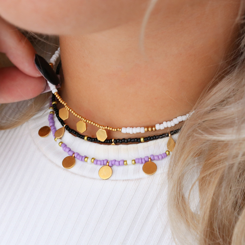 Sie k&ouml;nnen diesen trendigen Schmuck mit Rocailles und Stainless Steel Anh&auml;ngern herstellen: