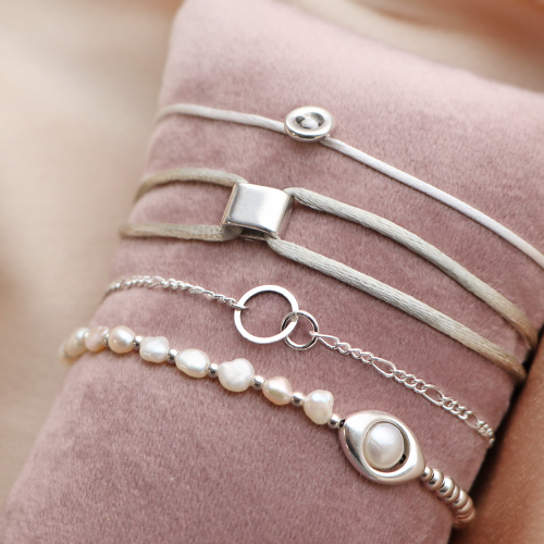 Ideen, wie sie trendig verspielte Ohrringe und Armb&auml;nder selbst herstellen