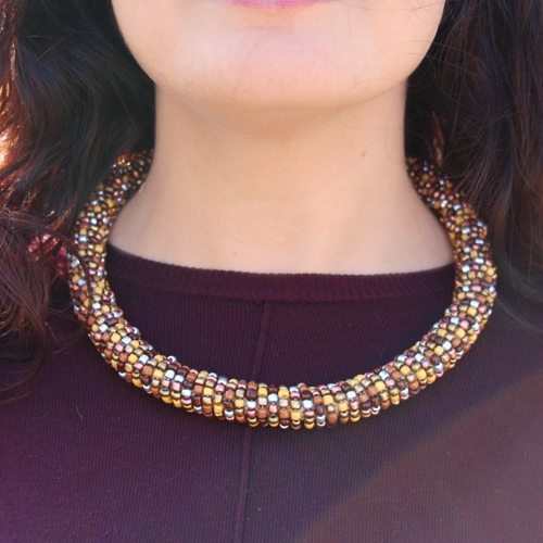 Machen Sie trendy Schmuck mit unseren prachtvollen Rocailles als Basis!