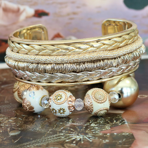 Mach hippen Schmuck aus trendy Band mit einem Metallic Look!