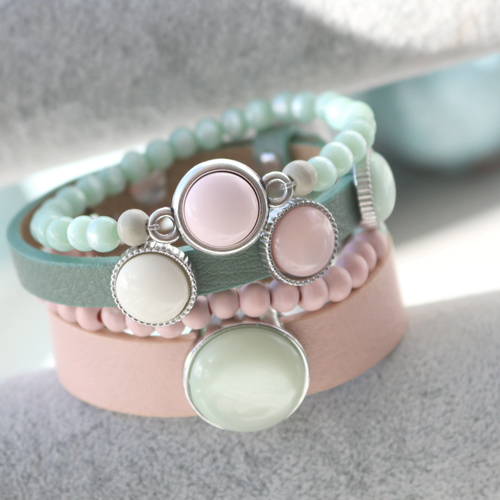 Ein faszinierendes Schmuck Set aus trendy Cabochon von Polaris Elements in hellen T&ouml;nen f&uuml;r eine zarten Look