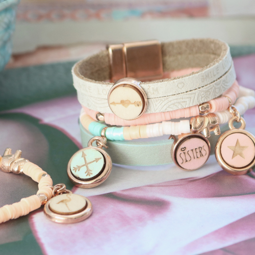 Mach mega trendy Schmuck in einem hippen Look mit unseren Holz Cabochon!