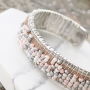 Detaillierter Schmuck in zarten Farben mit Artistic Wire