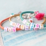 Farbenreicher Schmuck und Schl&uuml;sselanh&auml;nger aus DQ Leder personalisiert mit Buchstabenperlen