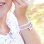Fr&ouml;hlicher Kinderschmuck und Armb&auml;nder mit farbigem Einhorn