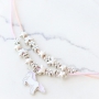 Fr&ouml;hlicher Kinderschmuck und Armb&auml;nder mit farbigem Einhorn