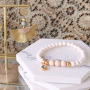 Armb&auml;nder und Ohrringe mit botanischer Farbpalette und goldenen Details