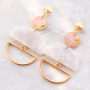 Moderne Statement Ohrringe mit Resin Anh&auml;ngern