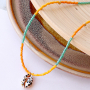 Machen Sie mit Kauri Muscheln farbenfrohen Schmuck und so tragen Sie Sommer Haaraccessoires: