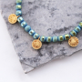Machen Sie einzigartigen Schmuck mit diesen matten Glasperlen mit einem holographischen Look