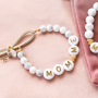 Get inspired: dieser Schmuck mit Buchstaben Perlen ist f&uuml;r Mutter & Tochter