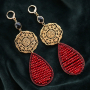 Machen Sie sch&ouml;ne Ohrringe in winterlichen Farben mit diesen Facettenanh&auml;ngern