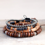 Sehen Sie hier, wie Sie diese coolen Armb&auml;nder mit Holz Perlen selbst herstellen k&ouml;nnen: