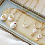 Werden Sie kreativ mit den Muschel Pearl Shine Anh&auml;ngern, Perlen und Zwischenst&uuml;cken kombiniert mit den Zirkonia Brass Elements 