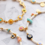 Hier erfahren Sie, wie Sie angesagten Schmuck mit Regenbogen-Perlen, -Anh&auml;ngern und -Zwischenst&uuml;cken aus Metall in Designerqualit&auml;t gestalten. 