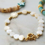 So gestalten Sie mit Muschelperlen stilvollen und verspielten Schmuck
