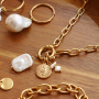 Wundersch&ouml;nen Schmuck gestalten mit gro&szlig;en S&uuml;&szlig;wasserperlen, stilvollen Edelstahlelementen und groben Verschl&uuml;ssen