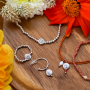 Erstellen Sie personalisierte Armb&auml;nder mit Geburtsblumenperlen
