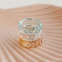 Kombinieren Sie mehrere Ringe f&uuml;r einen eleganten Look