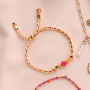 So entsteht mit kleinen emaillierten Anh&auml;ngern trendiger Schmuck