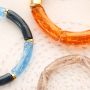 Verschiedene Armbanddesigns mit diversen Tube-Acrylperlen