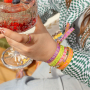 Armb&auml;nder aus B&auml;ndern mit individuellen Textdesigns gestalten 