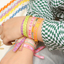 Armb&auml;nder aus B&auml;ndern mit individuellen Textdesigns gestalten 