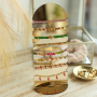 Armb&auml;nder designen und pr&auml;sentieren: Ideen mit facettierten Perlen