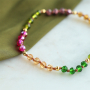 Armb&auml;nder designen und pr&auml;sentieren: Ideen mit facettierten Perlen