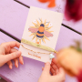 Kreativ Schmuck und Schmuckband an Schmuckkarten gestalten