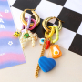 Ideen zu trendigem Schmuck mit farbigen kleinen karabinern 