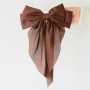 Mix & Match mit Scrunchies & Haarklammern mit Schleife