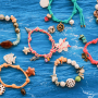 Inspiration mit Perlmuttperlen und elastischem Schmuckband 