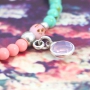 Farbenfrohen Schmuck mit feine Details und Turquoise Naturstein Perlen