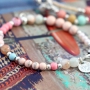 Farbenfrohen Schmuck mit feine Details und Turquoise Naturstein Perlen