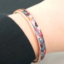 Dieses hippe Armband k&ouml;nnen Sie ganz pers&ouml;nlich machen, indem Sie 5 oder 10 mm flaches Leder oder Kordel verwenden!