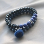 Das m&uuml;ssen Sie sehen! Stilvolle Inspiration Schmuck aus Acryl Perlen und verschiedenen Reihmaterialien, zusammengestellt in dunklen T&ouml;nen wie z.B. Blau und Anthrazit!