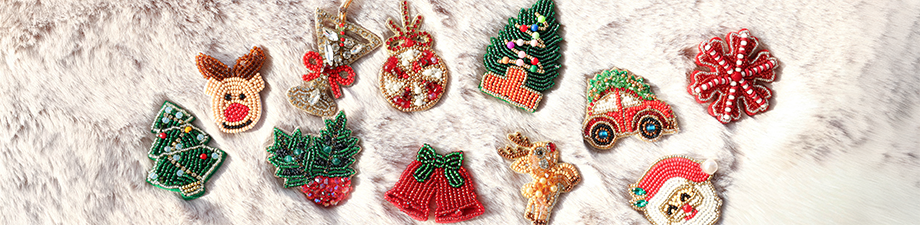 Neue Serie funkelnder Perlenbroschen in Weihnachtsmotiven Neue Serie funkelnder Perlenbroschen in Weihnachtsmotiven